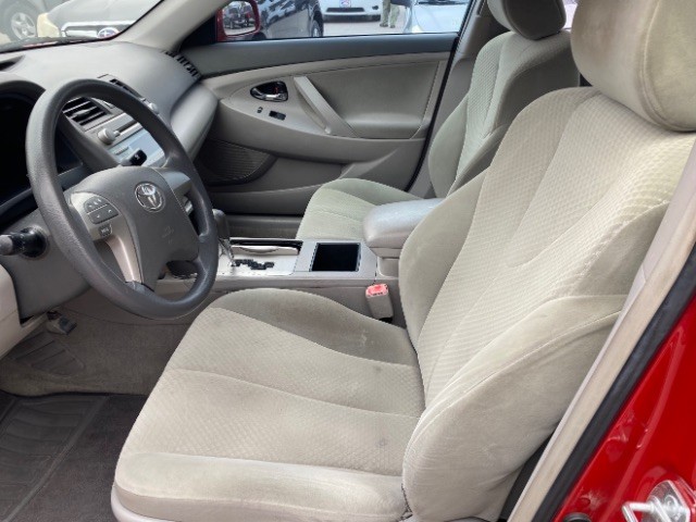 Toyota Camry Vehicle Full-screen Gallery Image 08