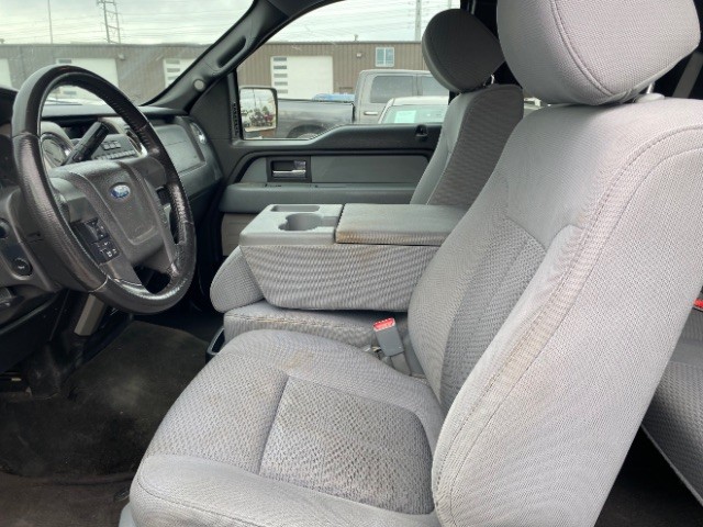 Ford F-150 Vehicle Full-screen Gallery Image 08