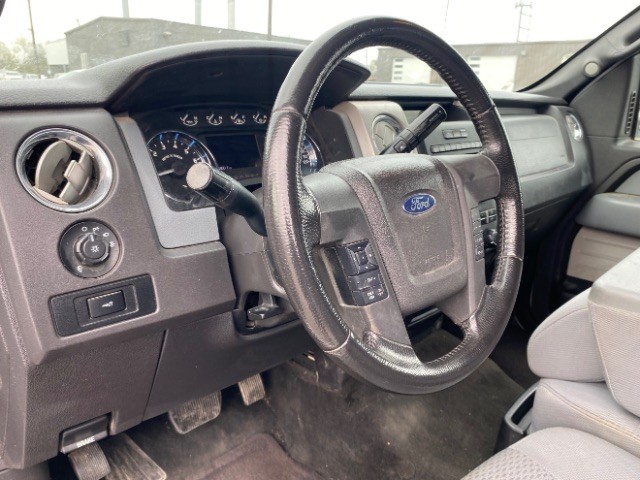 Ford F-150 Vehicle Full-screen Gallery Image 09