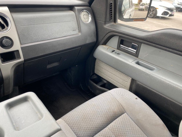 Ford F-150 Vehicle Full-screen Gallery Image 10