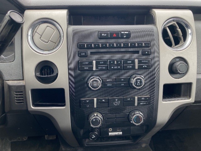 Ford F-150 Vehicle Full-screen Gallery Image 12