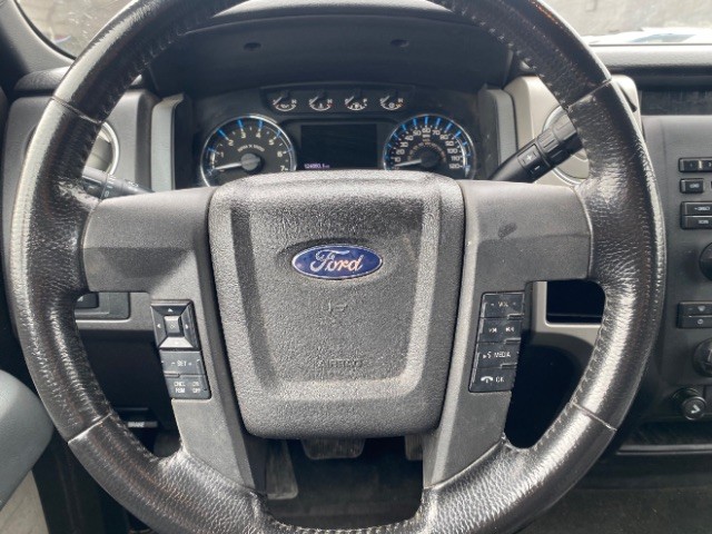 Ford F-150 Vehicle Full-screen Gallery Image 13