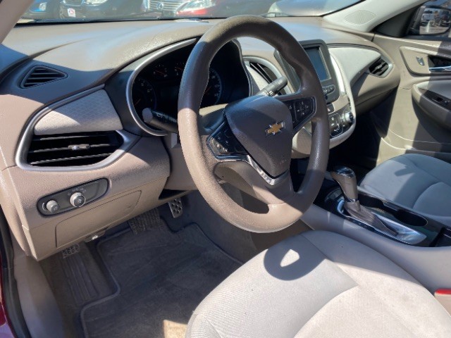 Chevrolet Malibu Vehicle Full-screen Gallery Image 09