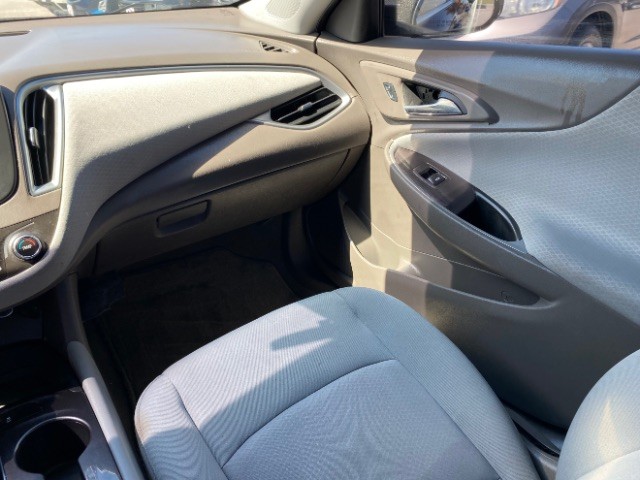 Chevrolet Malibu Vehicle Full-screen Gallery Image 10