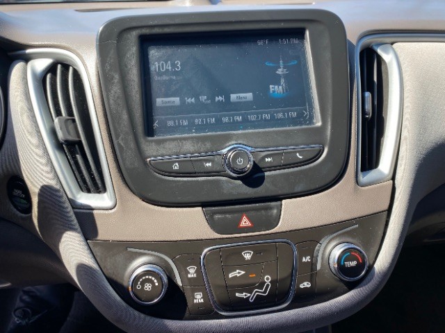 Chevrolet Malibu Vehicle Full-screen Gallery Image 12