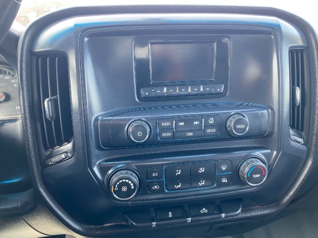 Chevrolet Silverado 2500HD Vehicle Full-screen Gallery Image 12