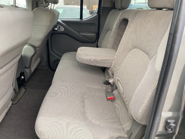 Nissan Frontier 2WD Vehicle Full-screen Gallery Image 07