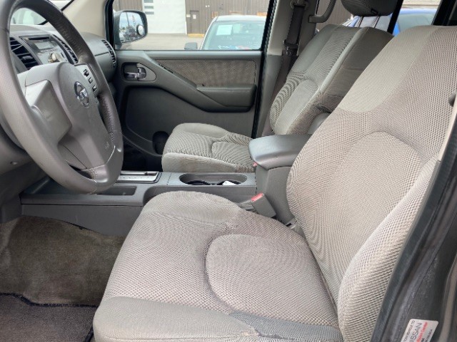 Nissan Frontier 2WD Vehicle Full-screen Gallery Image 08