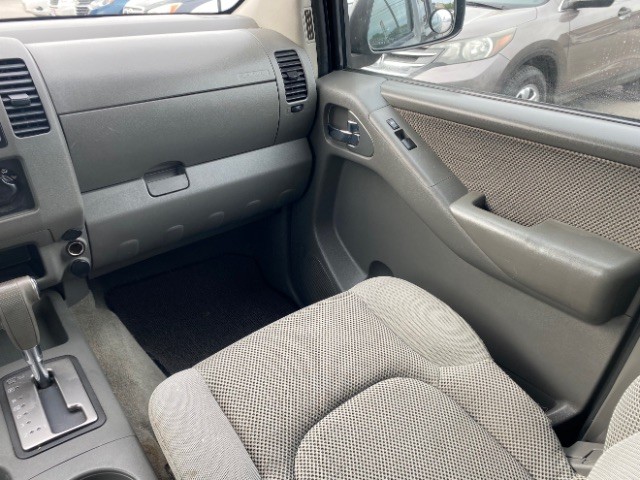 Nissan Frontier 2WD Vehicle Full-screen Gallery Image 10