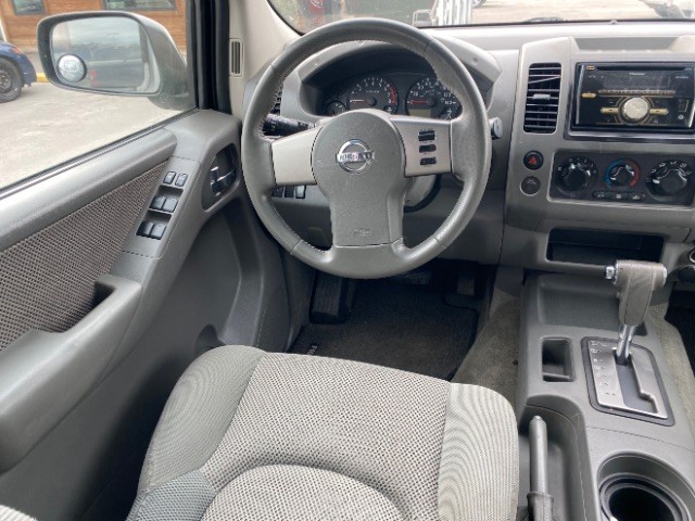 Nissan Frontier 2WD Vehicle Full-screen Gallery Image 11