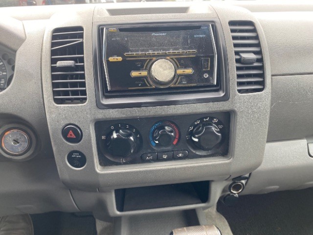 Nissan Frontier 2WD Vehicle Full-screen Gallery Image 12