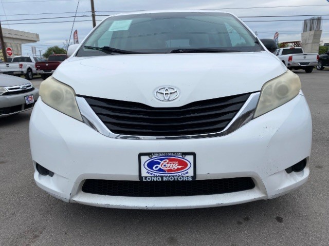 Toyota Sienna Vehicle Full-screen Gallery Image 02