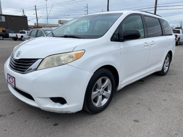 Toyota Sienna Vehicle Full-screen Gallery Image 03