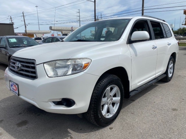 Toyota Highlander Vehicle Full-screen Gallery Image 03