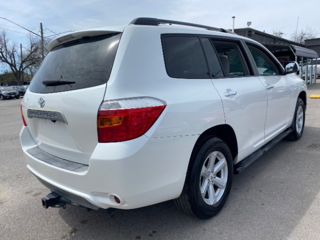 Toyota Highlander Vehicle Full-screen Gallery Image 05