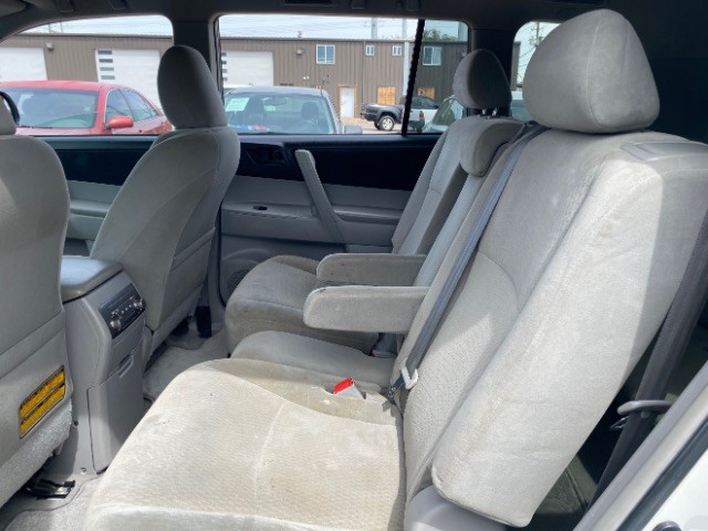 Toyota Highlander Vehicle Full-screen Gallery Image 08