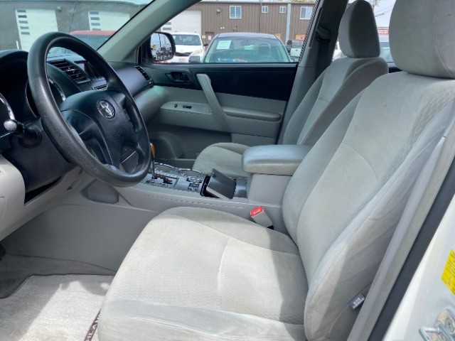 Toyota Highlander Vehicle Full-screen Gallery Image 09