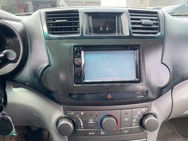 Toyota Highlander Vehicle Full-screen Gallery Image 13