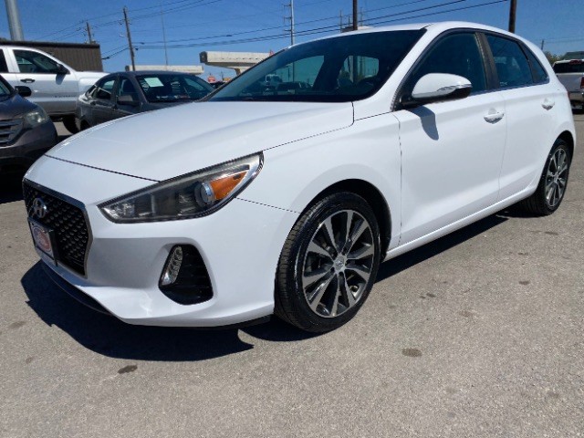 Hyundai Elantra GT Vehicle Full-screen Gallery Image 03