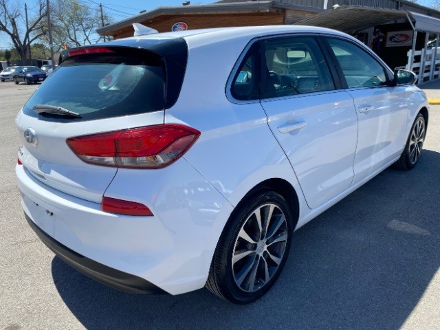 Hyundai Elantra GT Vehicle Full-screen Gallery Image 05