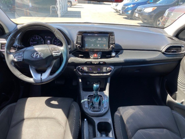 Hyundai Elantra GT Vehicle Full-screen Gallery Image 06