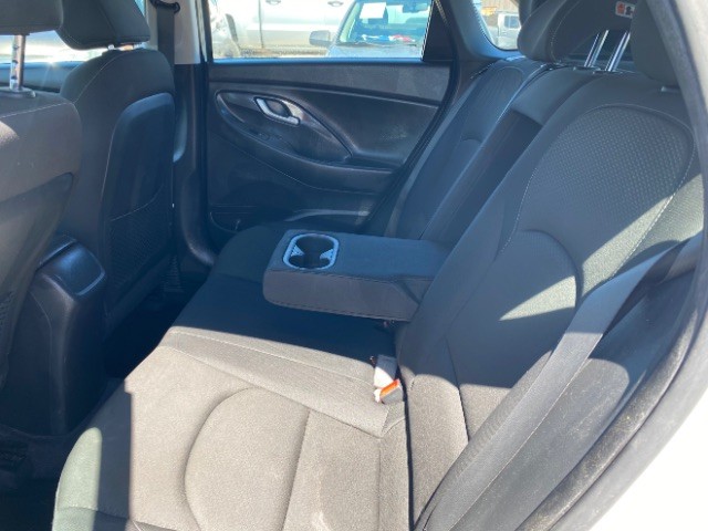 Hyundai Elantra GT Vehicle Full-screen Gallery Image 07