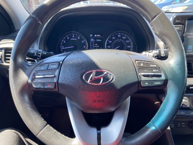 Hyundai Elantra GT Vehicle Full-screen Gallery Image 14