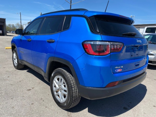 Jeep Compass Vehicle Full-screen Gallery Image 04