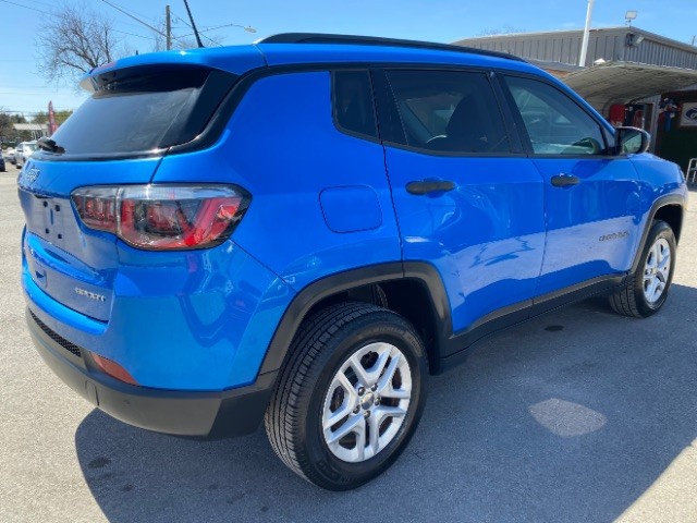 Jeep Compass Vehicle Full-screen Gallery Image 05