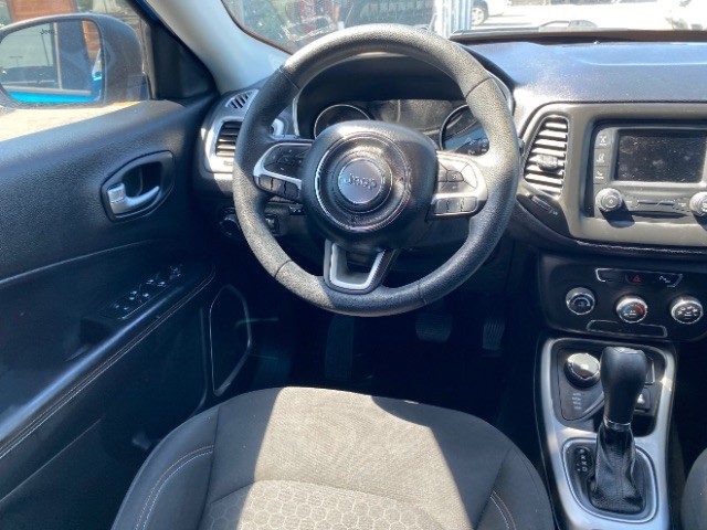 Jeep Compass Vehicle Full-screen Gallery Image 11