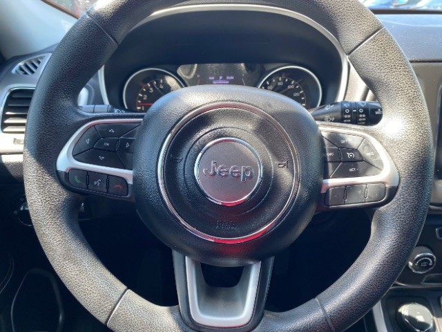 Jeep Compass Vehicle Full-screen Gallery Image 14
