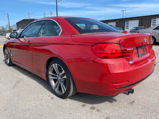 BMW 4 Series Vehicle Full-screen Gallery Image 04