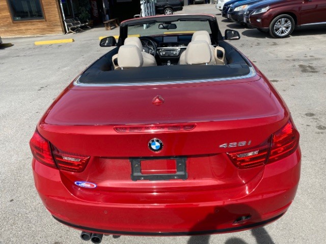 BMW 4 Series Vehicle Full-screen Gallery Image 08