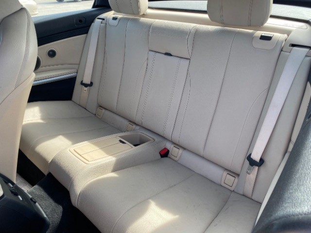 BMW 4 Series Vehicle Full-screen Gallery Image 09