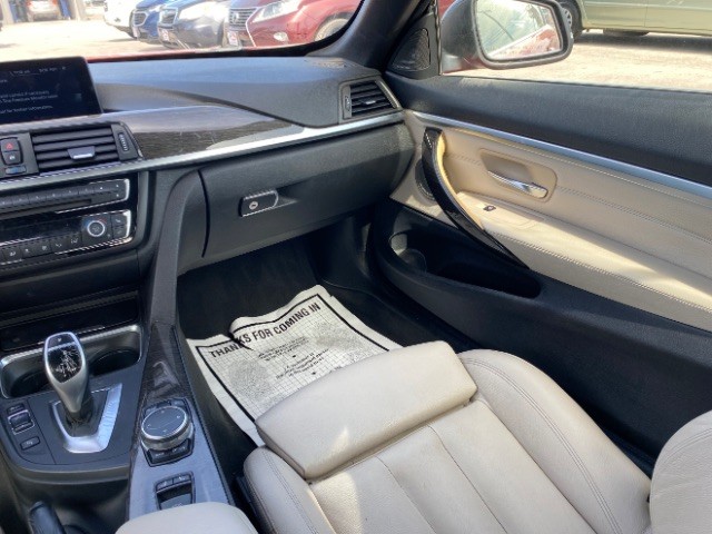 BMW 4 Series Vehicle Full-screen Gallery Image 12