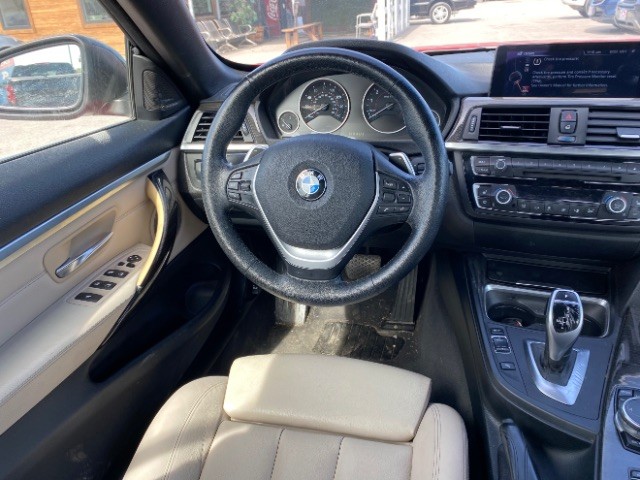 BMW 4 Series Vehicle Full-screen Gallery Image 13