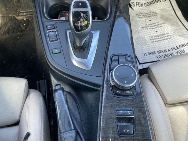 BMW 4 Series Vehicle Full-screen Gallery Image 16