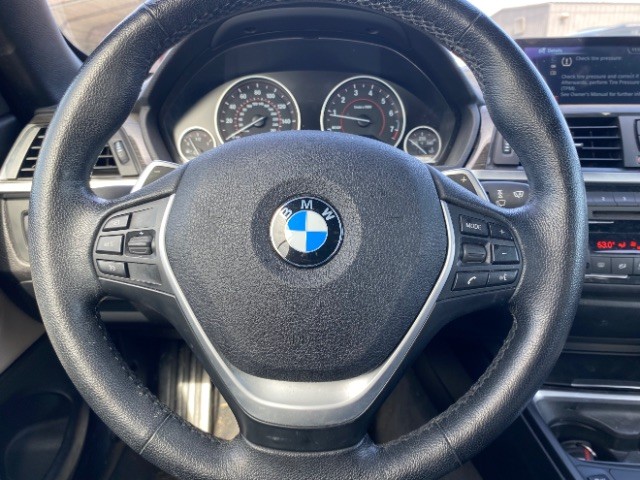 BMW 4 Series Vehicle Full-screen Gallery Image 17