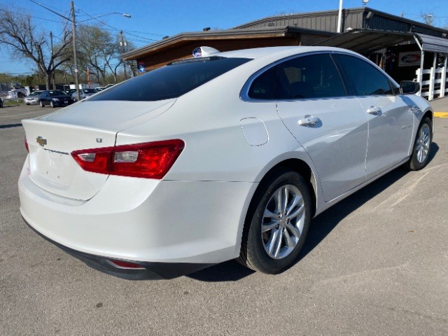 Chevrolet Malibu Vehicle Full-screen Gallery Image 05