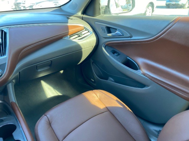 Chevrolet Malibu Vehicle Full-screen Gallery Image 10