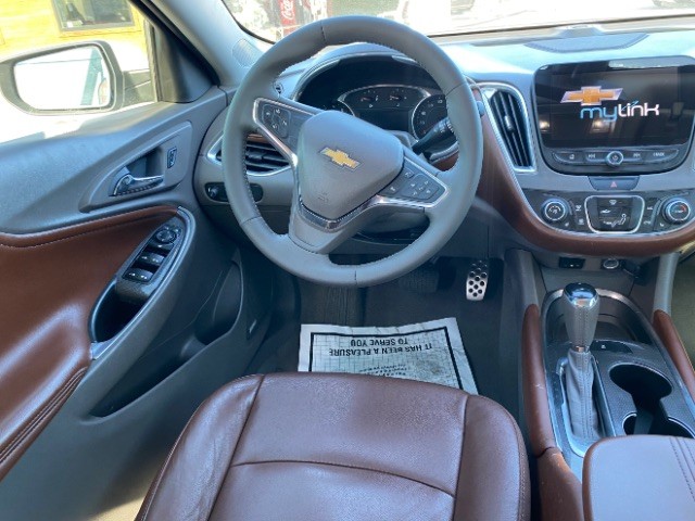 Chevrolet Malibu Vehicle Full-screen Gallery Image 11