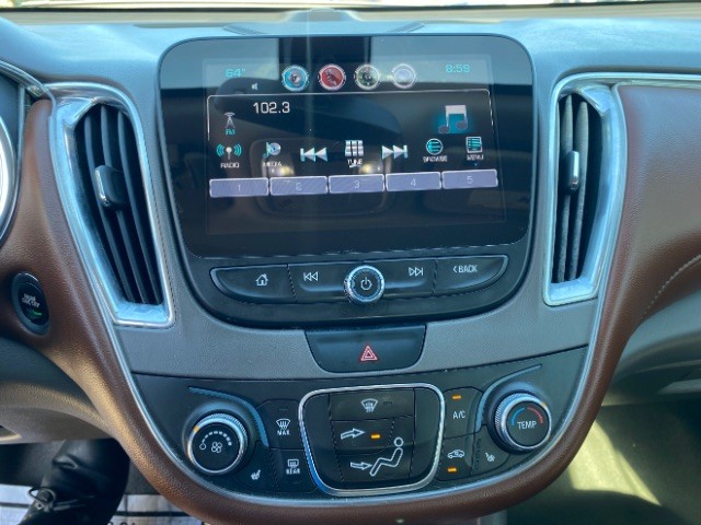 Chevrolet Malibu Vehicle Full-screen Gallery Image 12