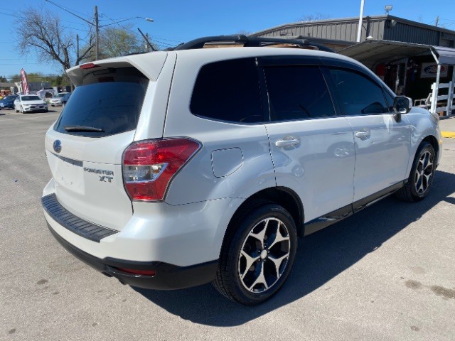 Subaru Forester Vehicle Full-screen Gallery Image 05