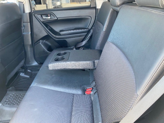 Subaru Forester Vehicle Full-screen Gallery Image 07