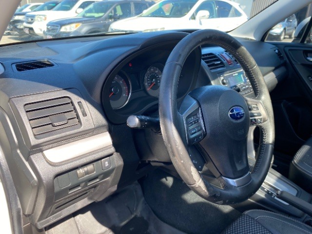 Subaru Forester Vehicle Full-screen Gallery Image 09