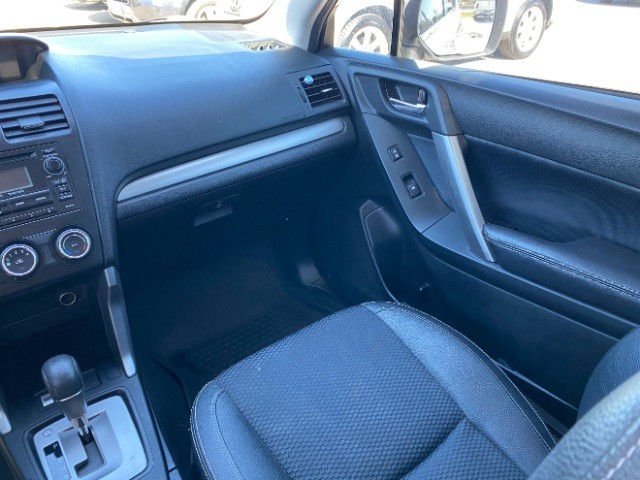 Subaru Forester Vehicle Full-screen Gallery Image 10