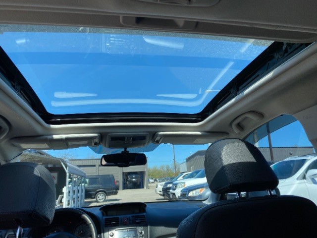 Subaru Forester Vehicle Full-screen Gallery Image 12