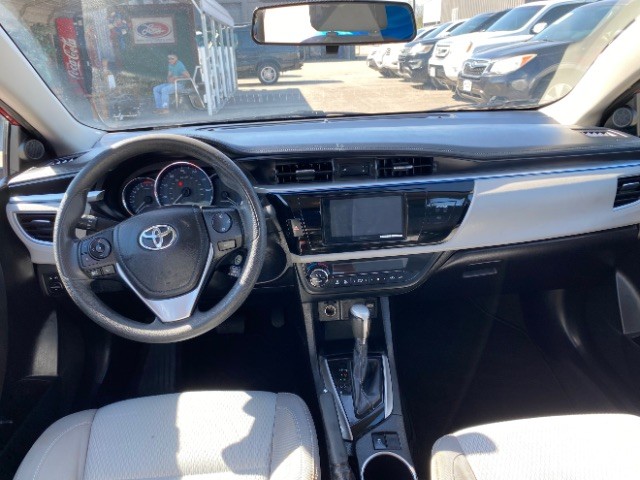 Toyota Corolla Vehicle Full-screen Gallery Image 06
