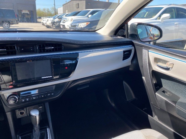 Toyota Corolla Vehicle Full-screen Gallery Image 10