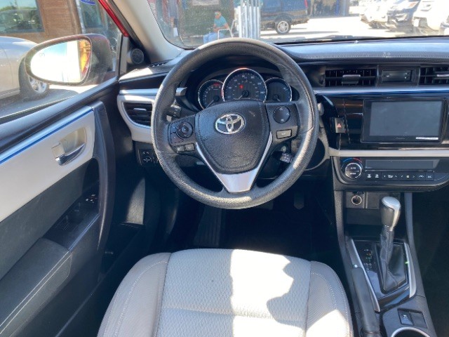 Toyota Corolla Vehicle Full-screen Gallery Image 11